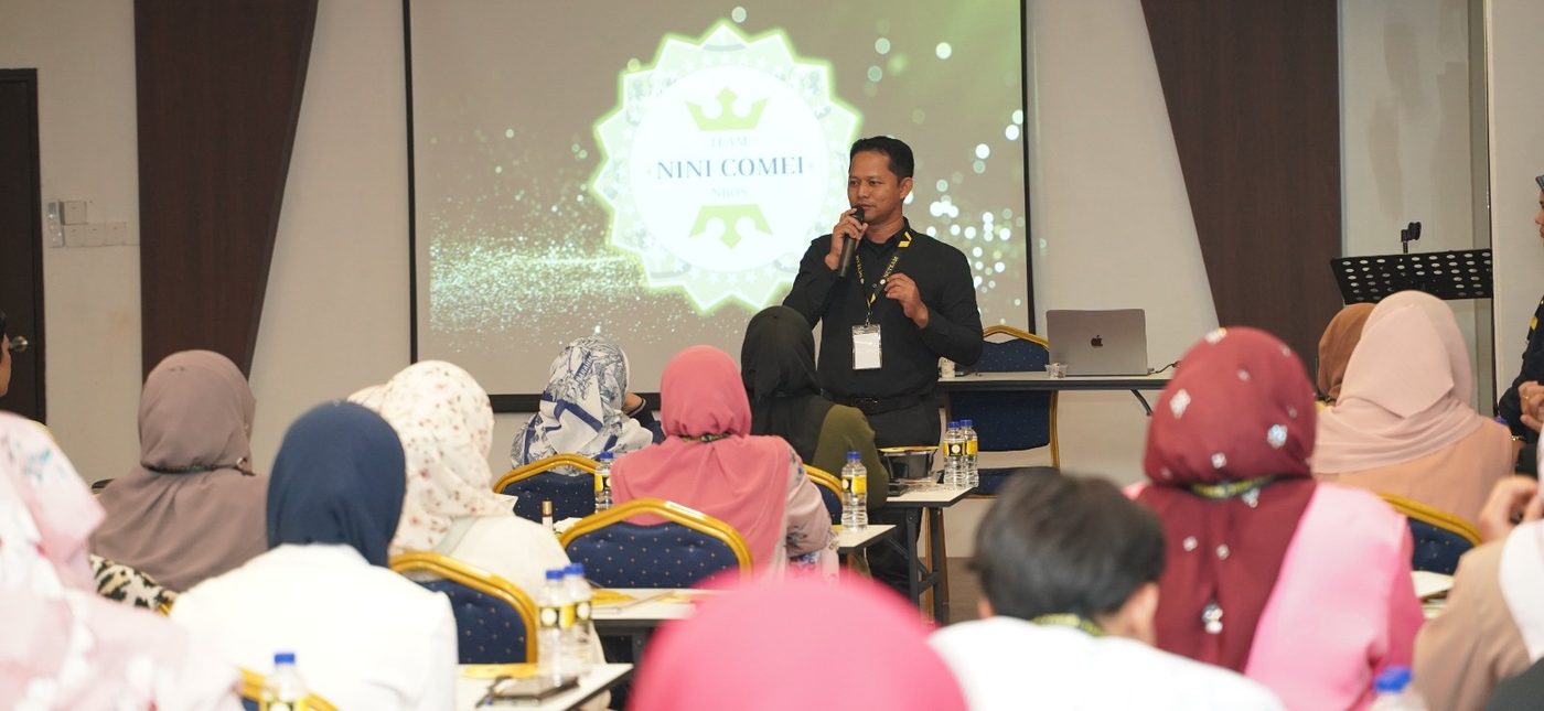 Cikgu Azizi berkongsi ilmu emas dalam sesi ceramah